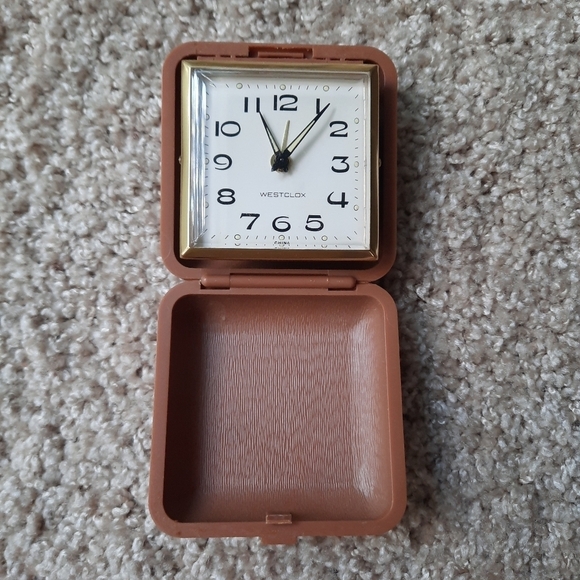 Vintage Westclox Portable Wind-up Travel Alarm Clock tan hard plastic case - Picture 4 of 8